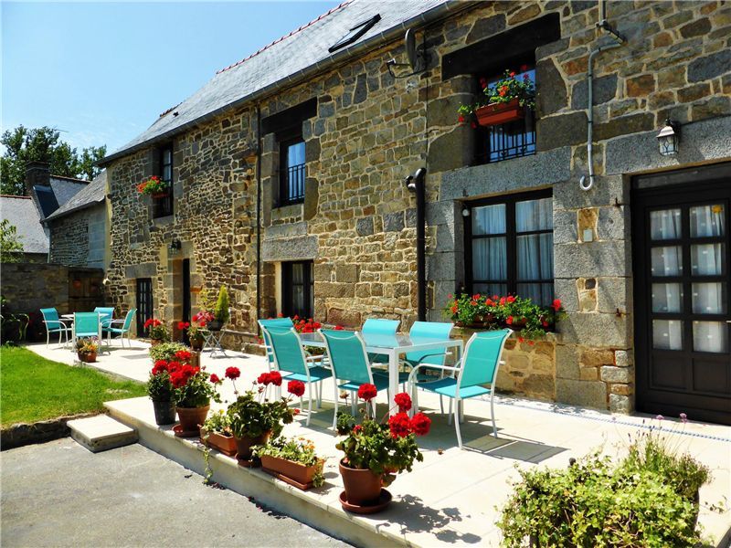 Property photo 2 of 35 Outside 3 Bedroomed Part Of The House Le Soleil