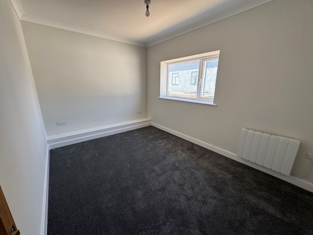 Property photo 3 of 6 Bedroom
