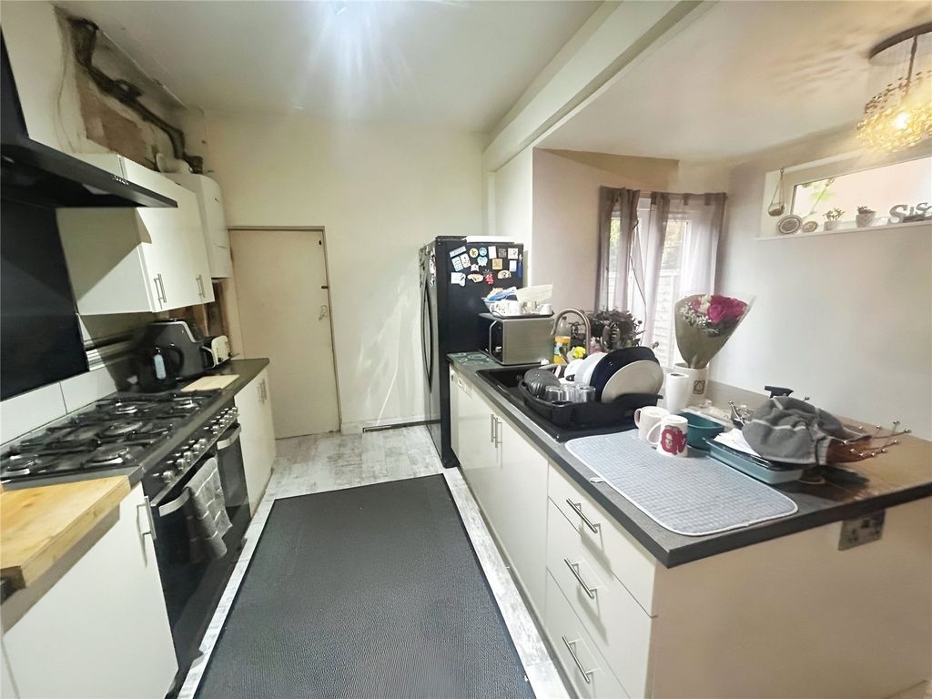 Property photo 2 of 16 Kitchen