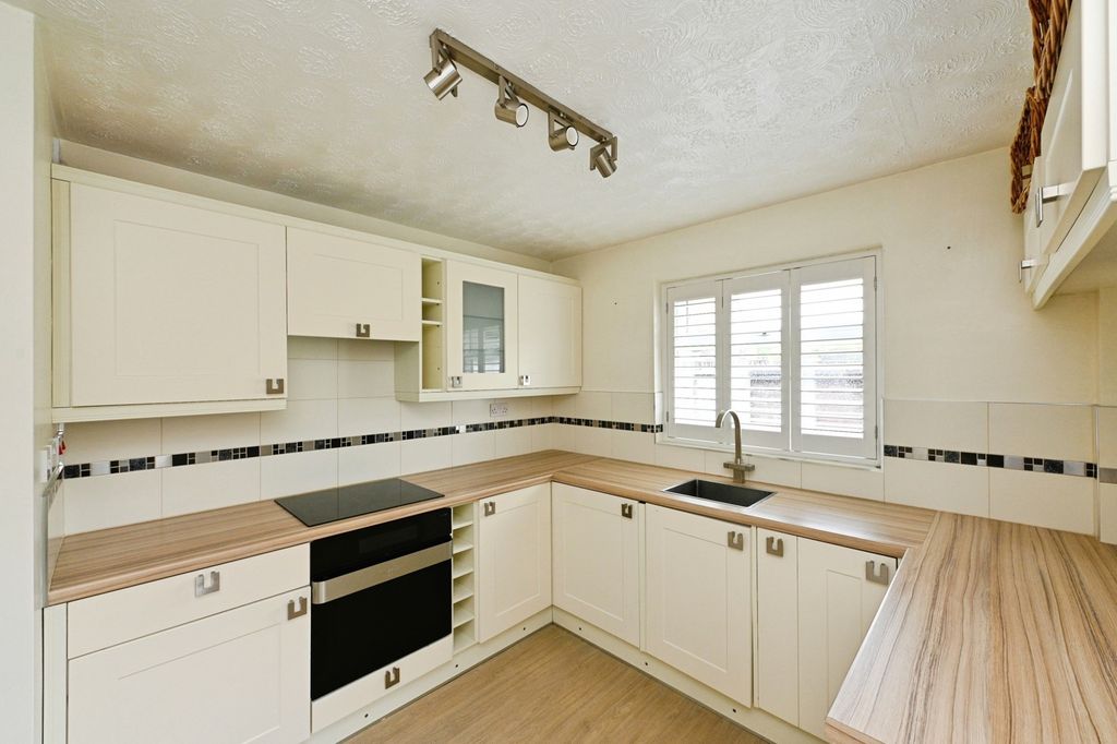 Property photo 2 of 18 Pbox-Img.Jpg