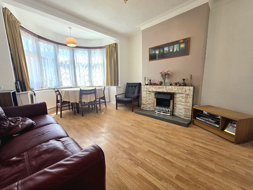 Property photo 2 of 14 9