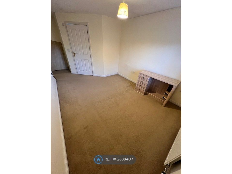 Property photo 3 of 16 Master Bedroom