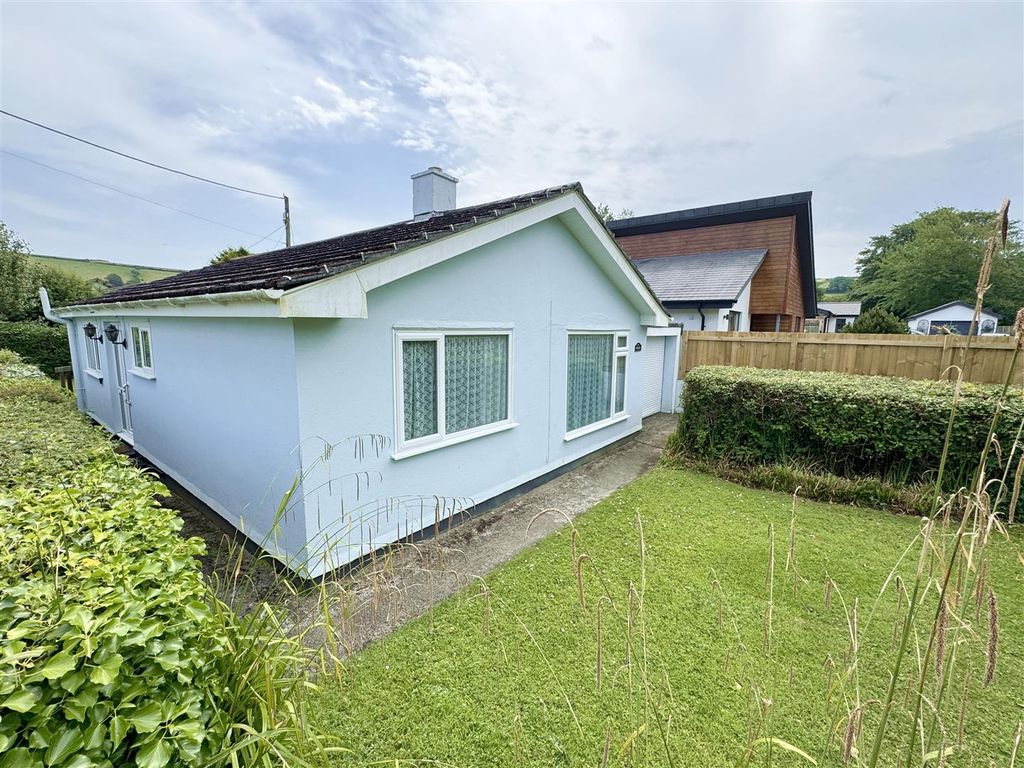 Property photo 3 of 11 Front