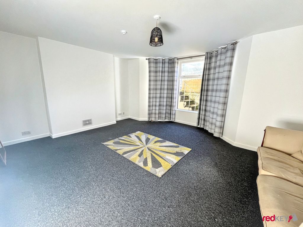 Property photo 1 of 8 Lounge