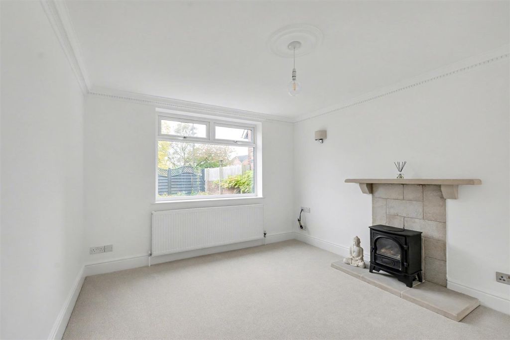 Property photo 3 of 27 Through Lounge/Diner