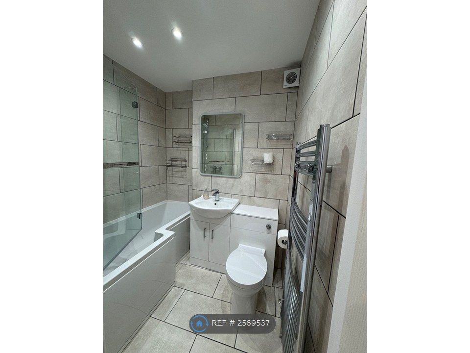 Property photo 3 of 7 Bathroom
