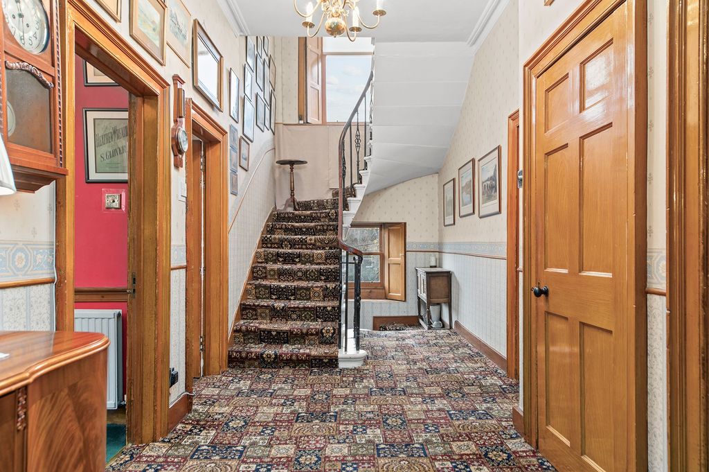 Property photo 2 of 24