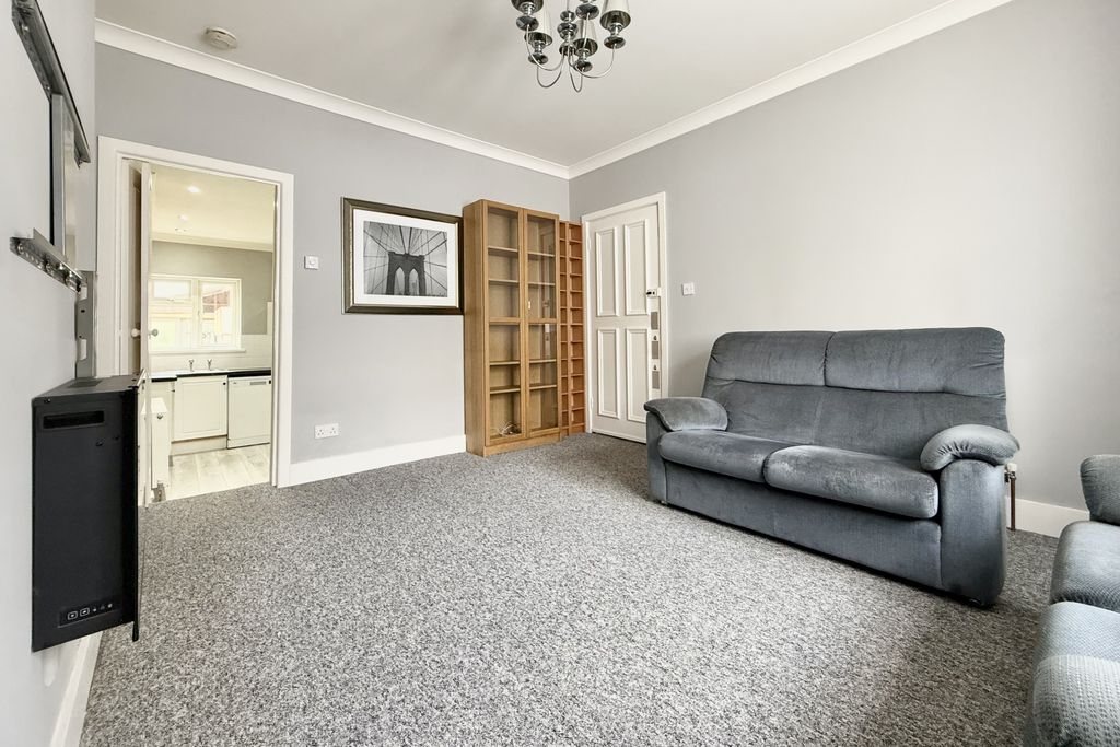 Property photo 3 of 10 3