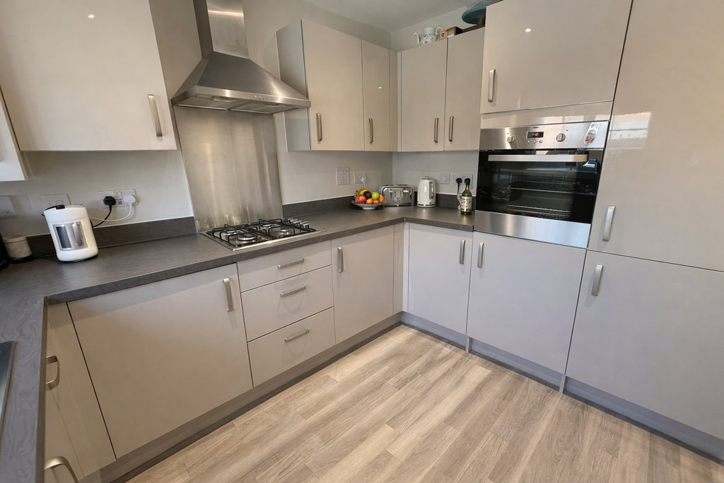 Property photo 3 of 17 Kitchen