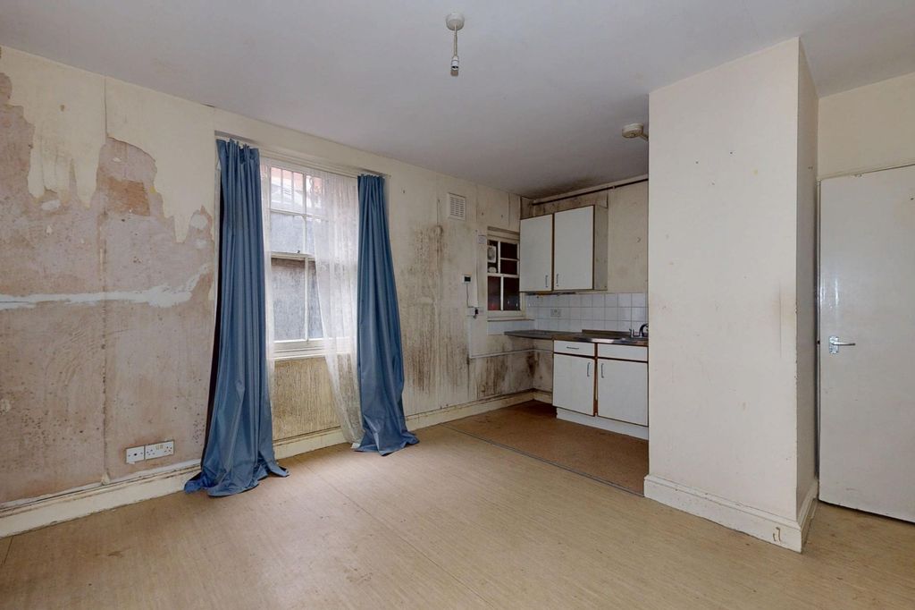 Property photo 2 of 16 Flat A, 8 Shroton Street, London, Nw1 6Ug