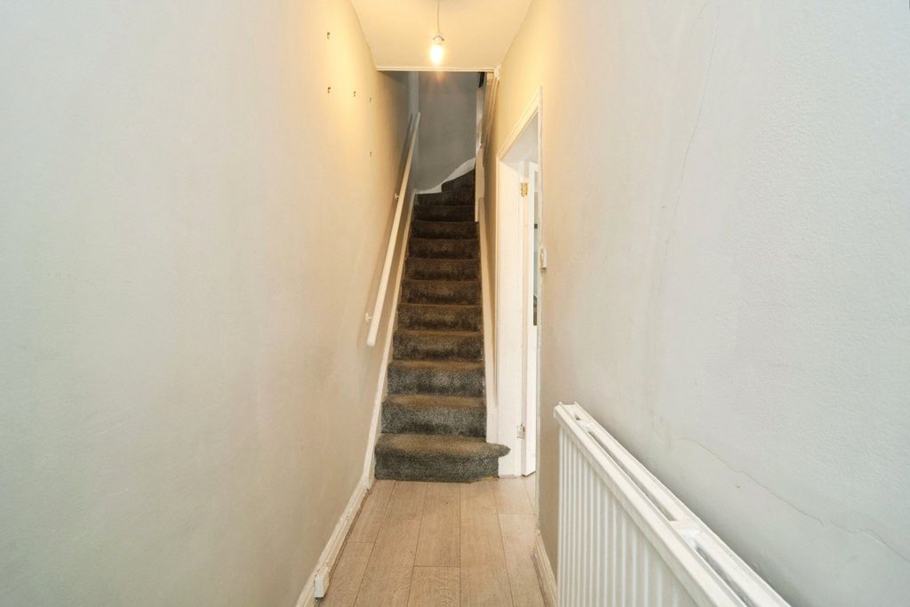 Property photo 2 of 13 Hallway