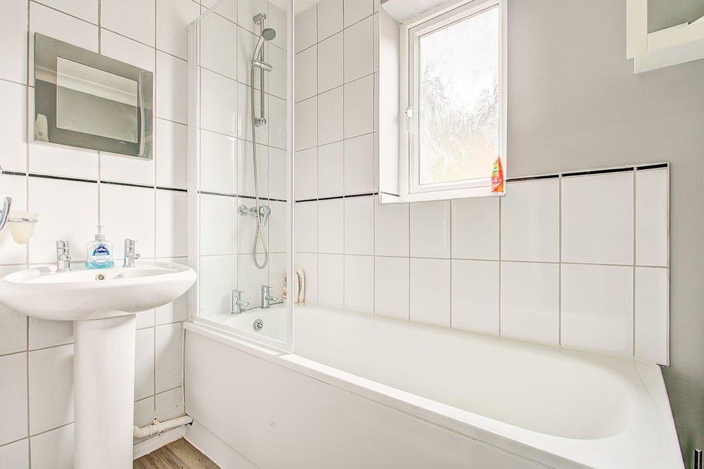 Property photo 3 of 7 Bathroom