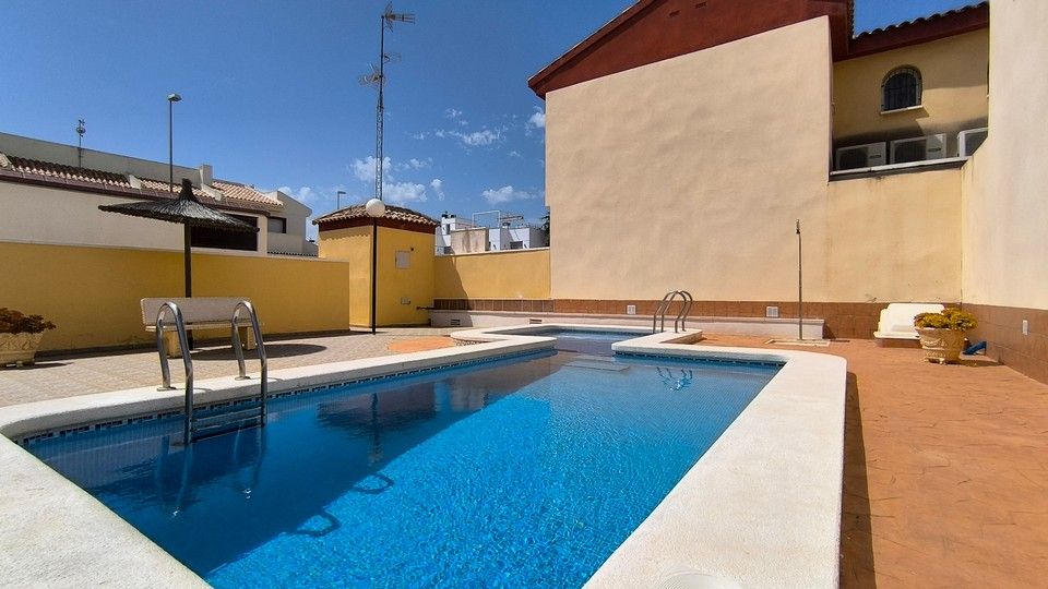 Property photo 2 of 31
