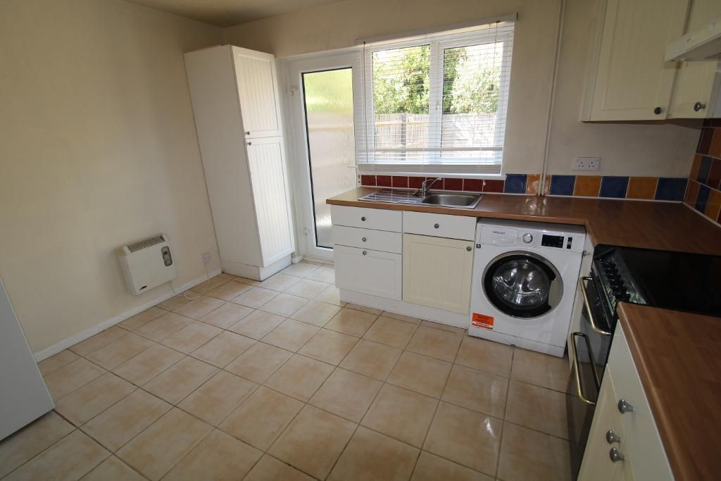 Property photo 3 of 8 Kitchen