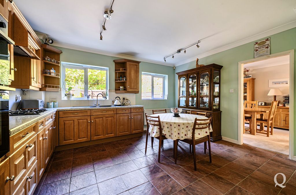 Property photo 2 of 23 70A9c5d9-5c3A-4A6...