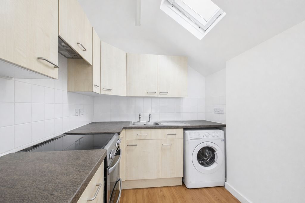 Property photo 2 of 7 13751373-7226-4c50-84Eb-4006Cf354c41