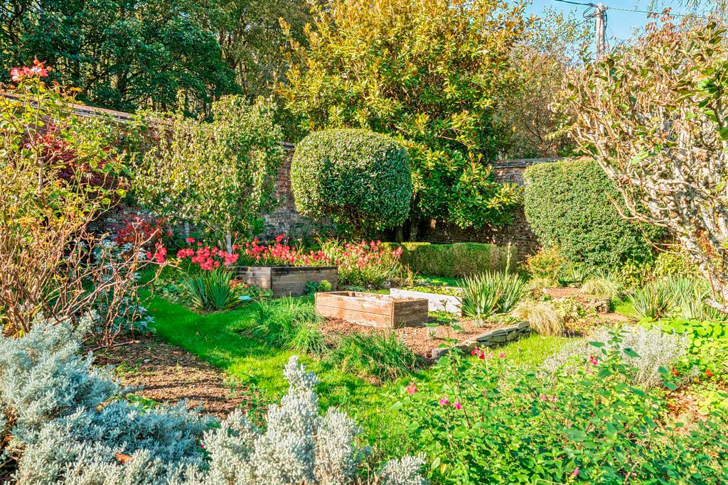 Property photo 3 of 12 Photo 3