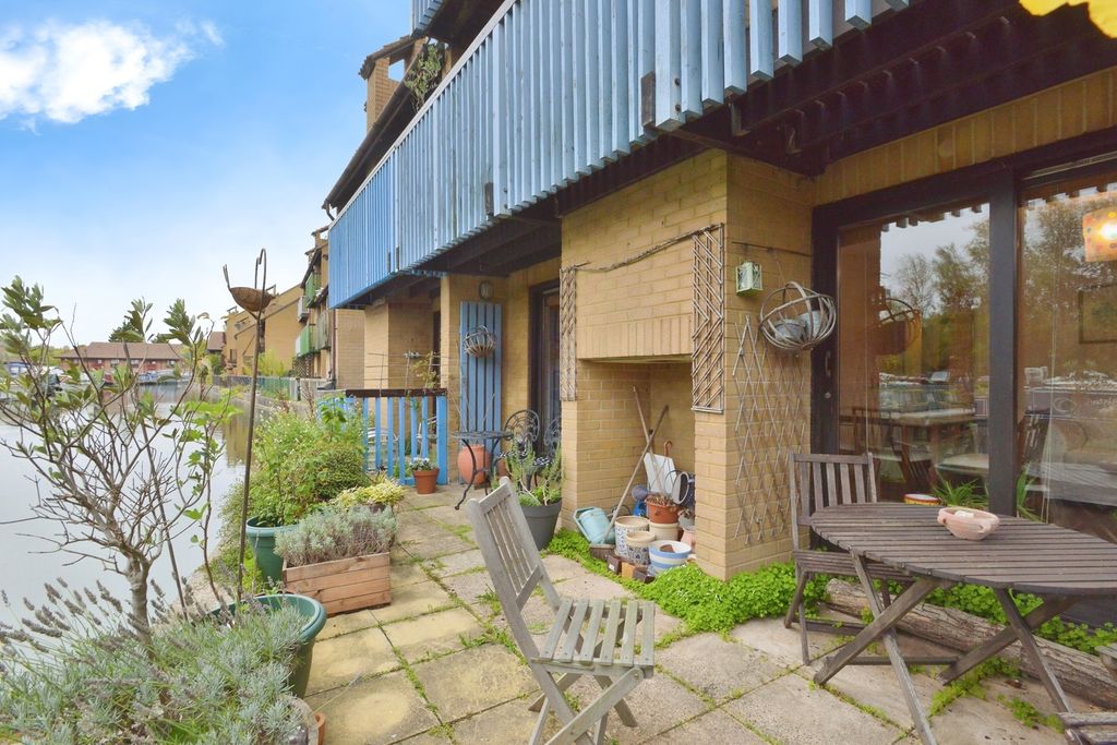 Property photo 2 of 17 Photo