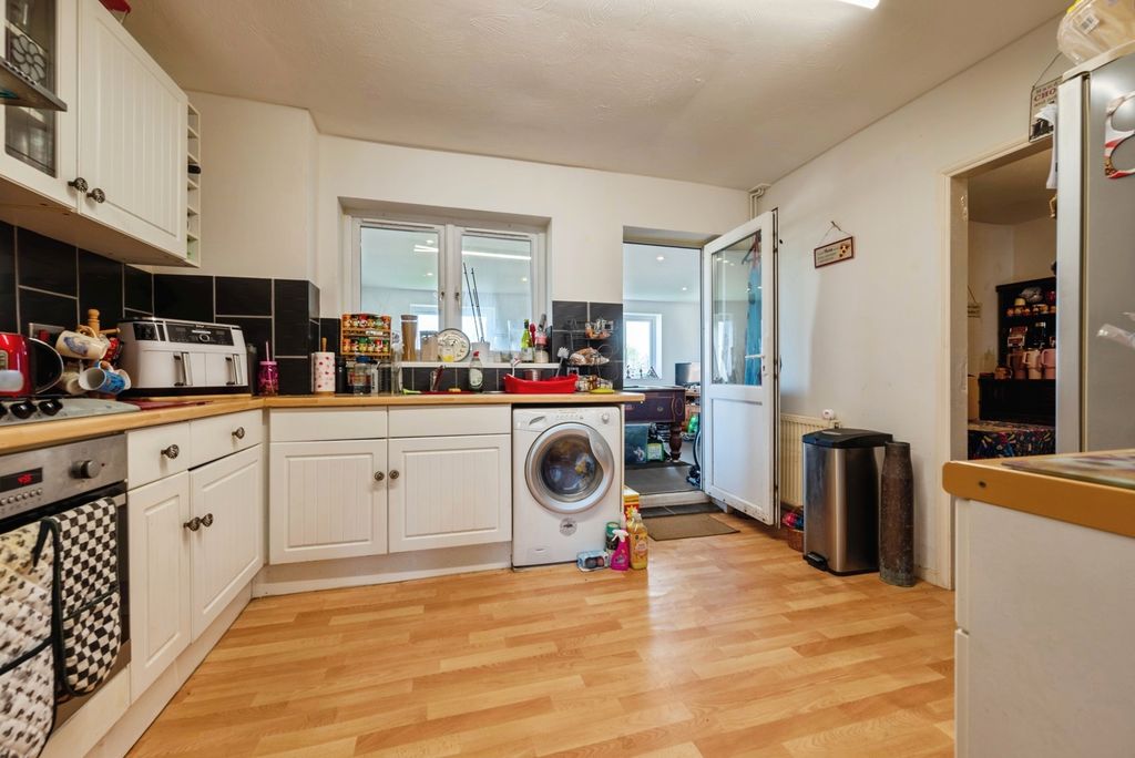 Property photo 3 of 12 Photo