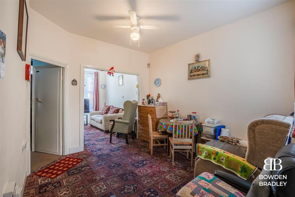Property photo 2 of 17 Dining Room