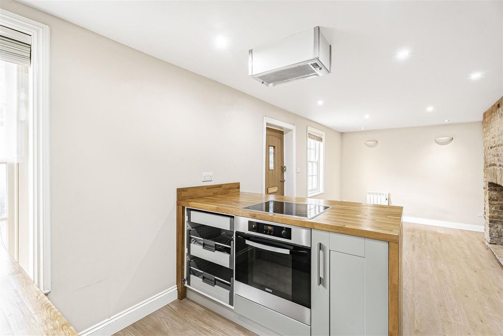 Property photo 2 of 18 15_59047.Jpg