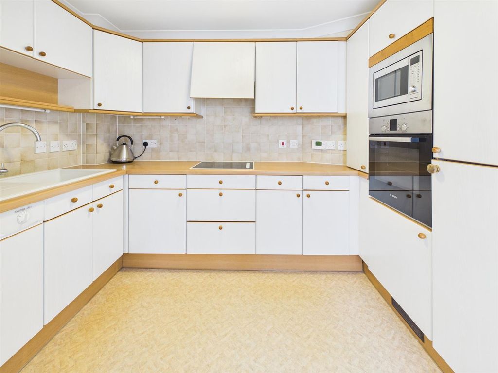 Property photo 3 of 36 Cam04116G0-Pr0305-Still028.Jpg