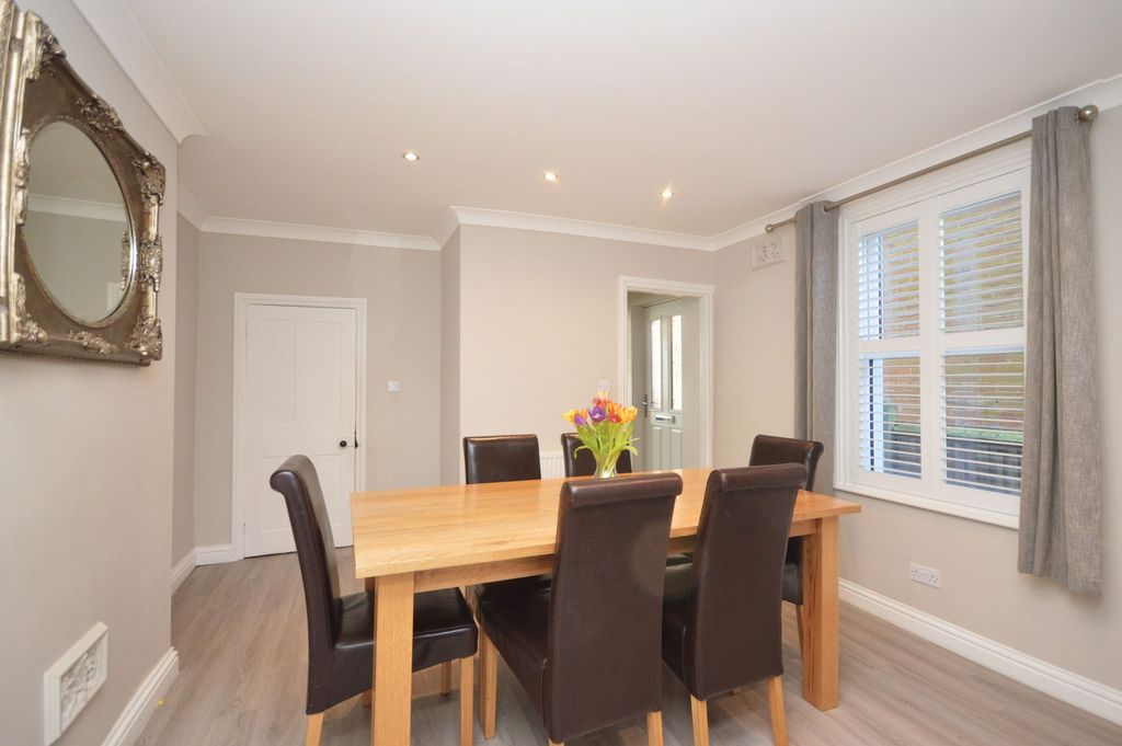 Property photo 3 of 27