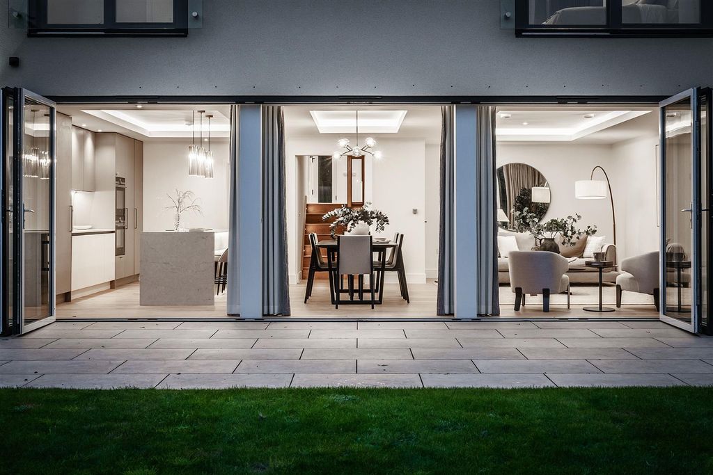 Property photo 2 of 20 Mulberry-House-2.Jpg