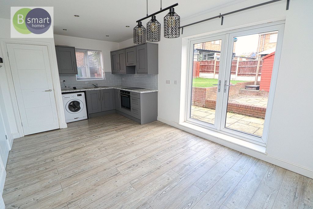 Property photo 3 of 13 Img_1549