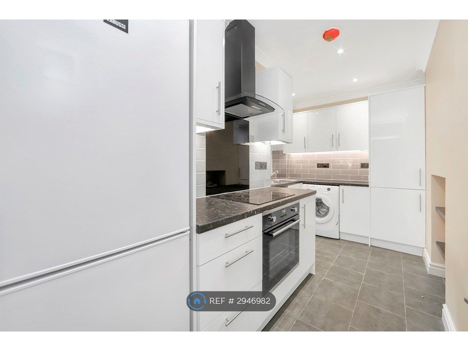 Property photo 2 of 7 Kitchen