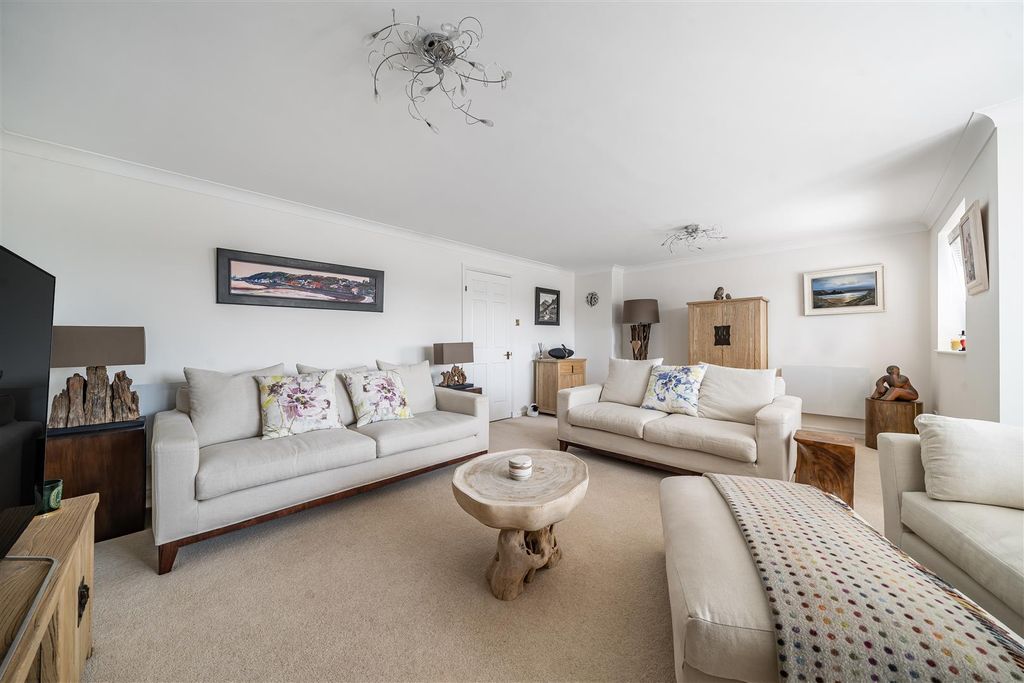 Property photo 3 of 26 1298484-27-682Dff6800A37-Arw.Jpg