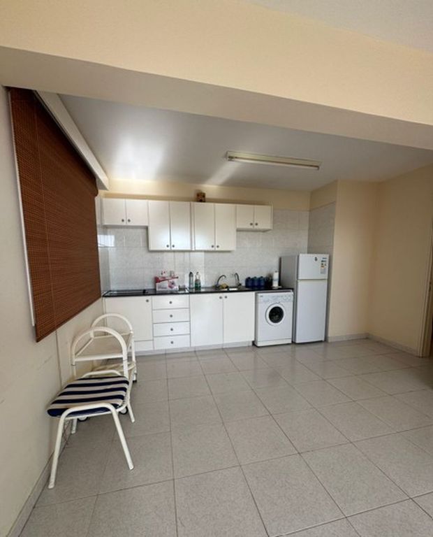 Property photo 3 of 8 Kitchen