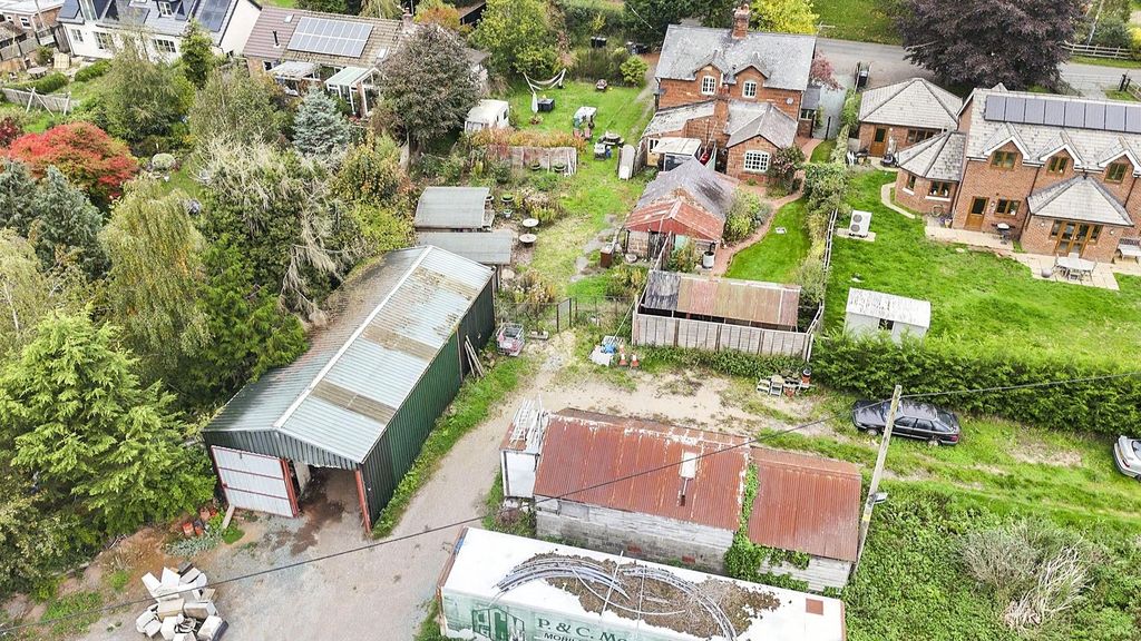 Property photo 2 of 23 Accommodation Comprises