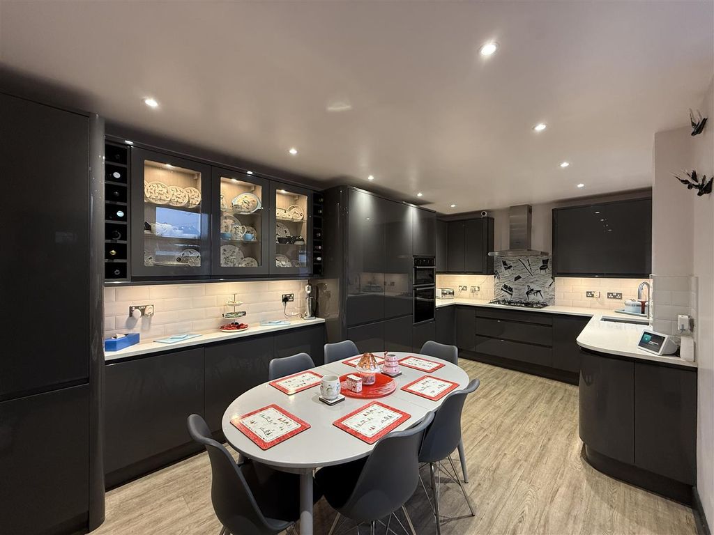 Property photo 3 of 19 Img_9825.Jpeg