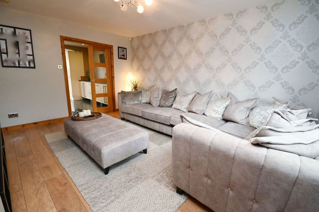 Property photo 3 of 24