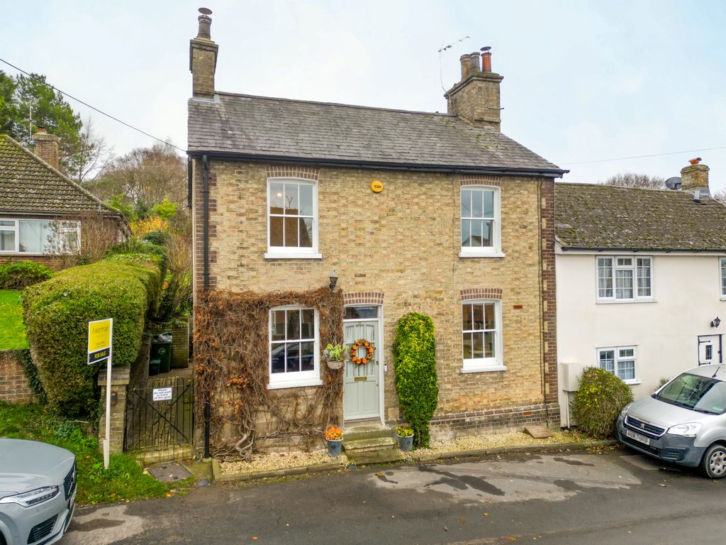 Property photo 1 of 33 Wellcroft, Ivinghoe