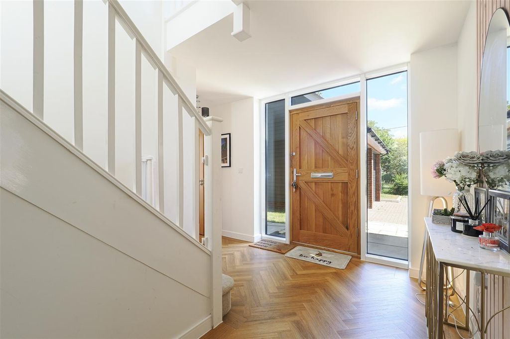Property photo 2 of 28