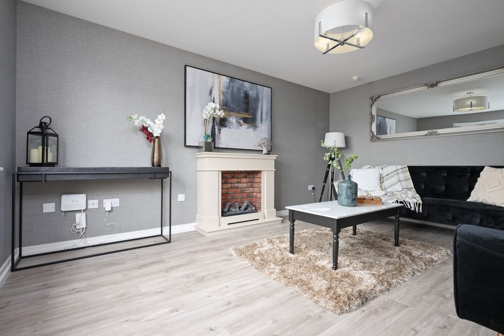 Property photo 2 of 32