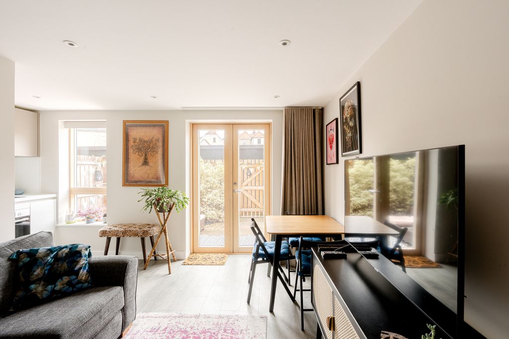 Property photo 1 of 15 Photo 3