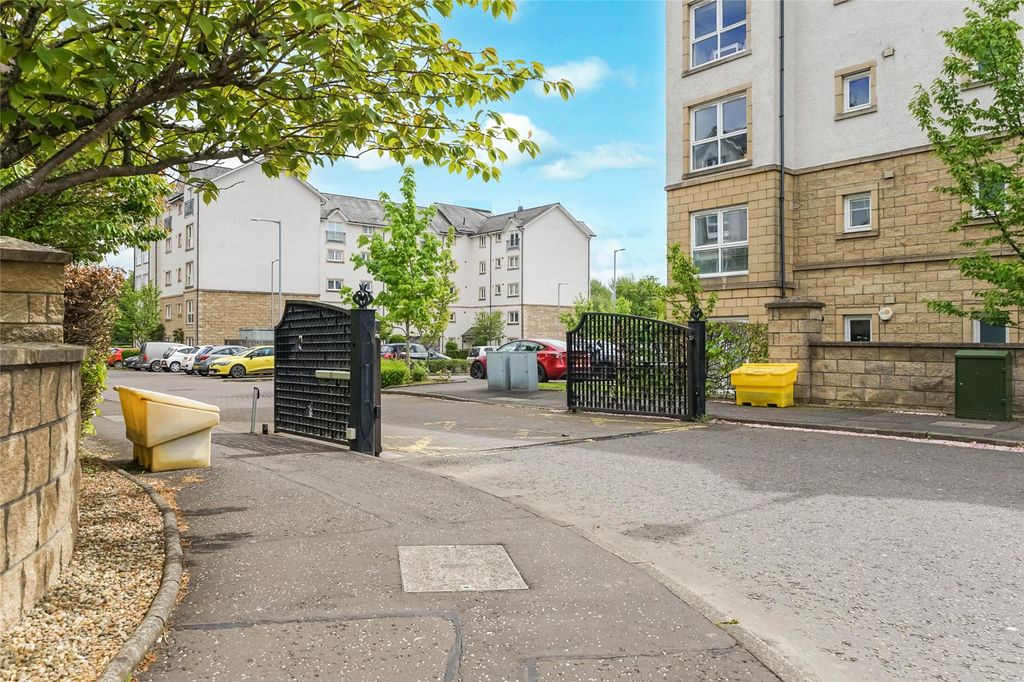 Property photo 3 of 19 Gated Entrance