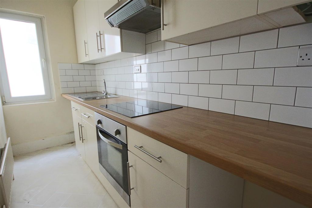 Property photo 3 of 8 Kitchen