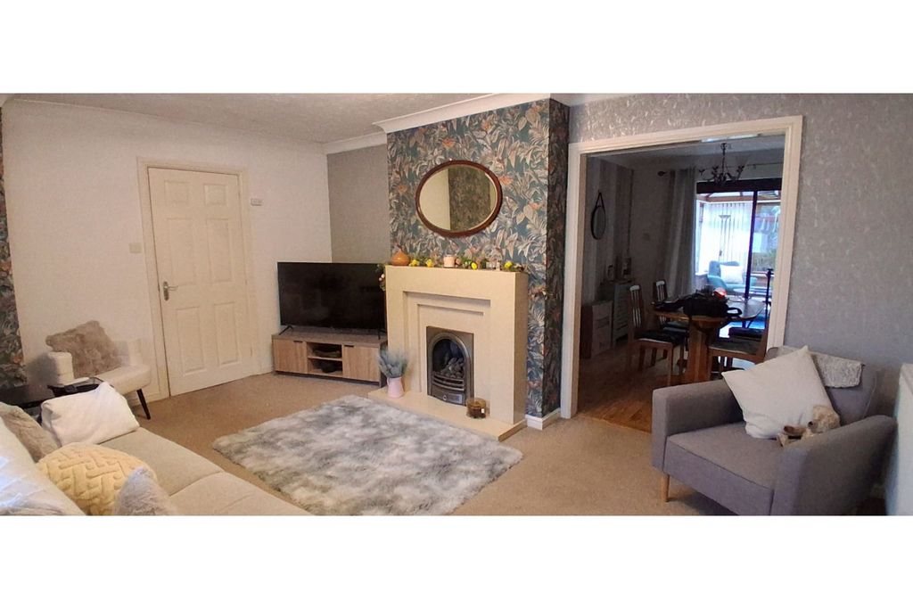 Property photo 2 of 27