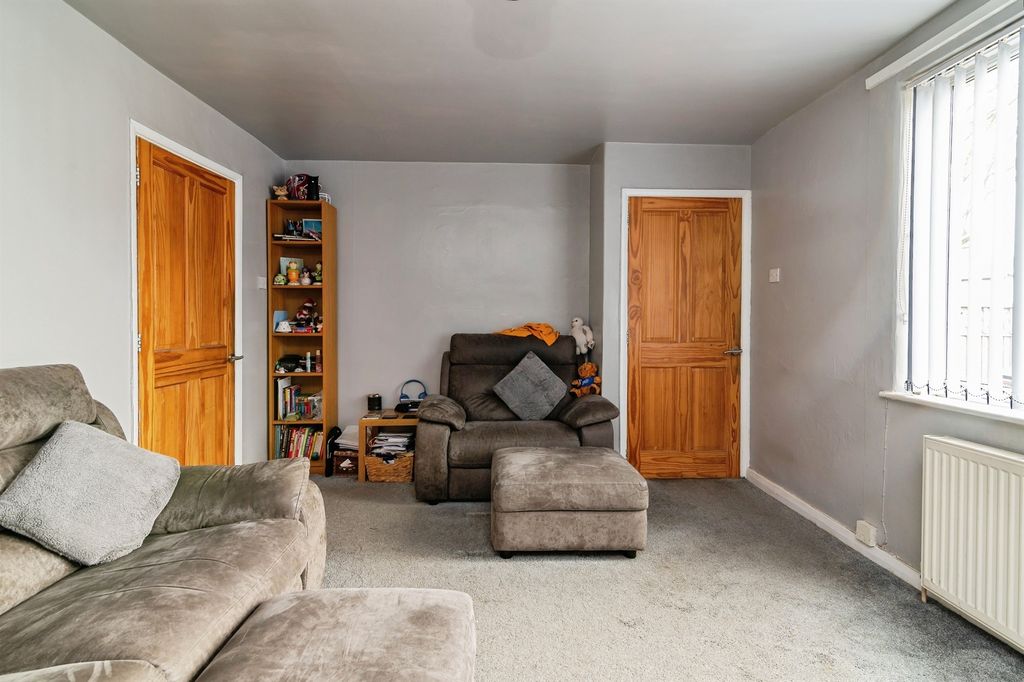 Property photo 3 of 17