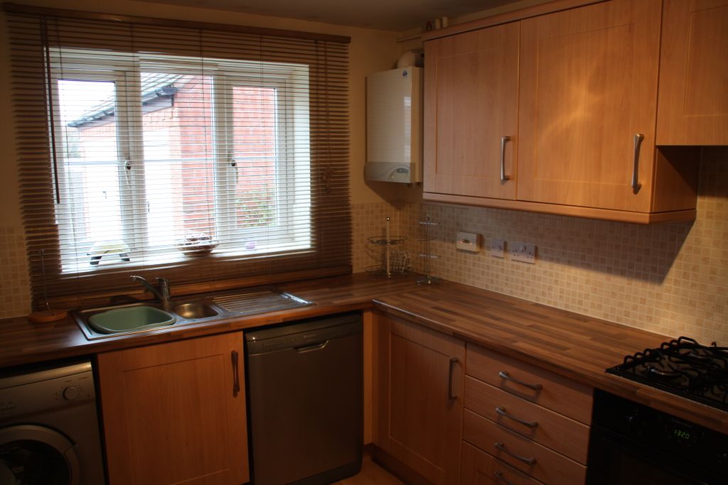 Property photo 2 of 10 Kitchen