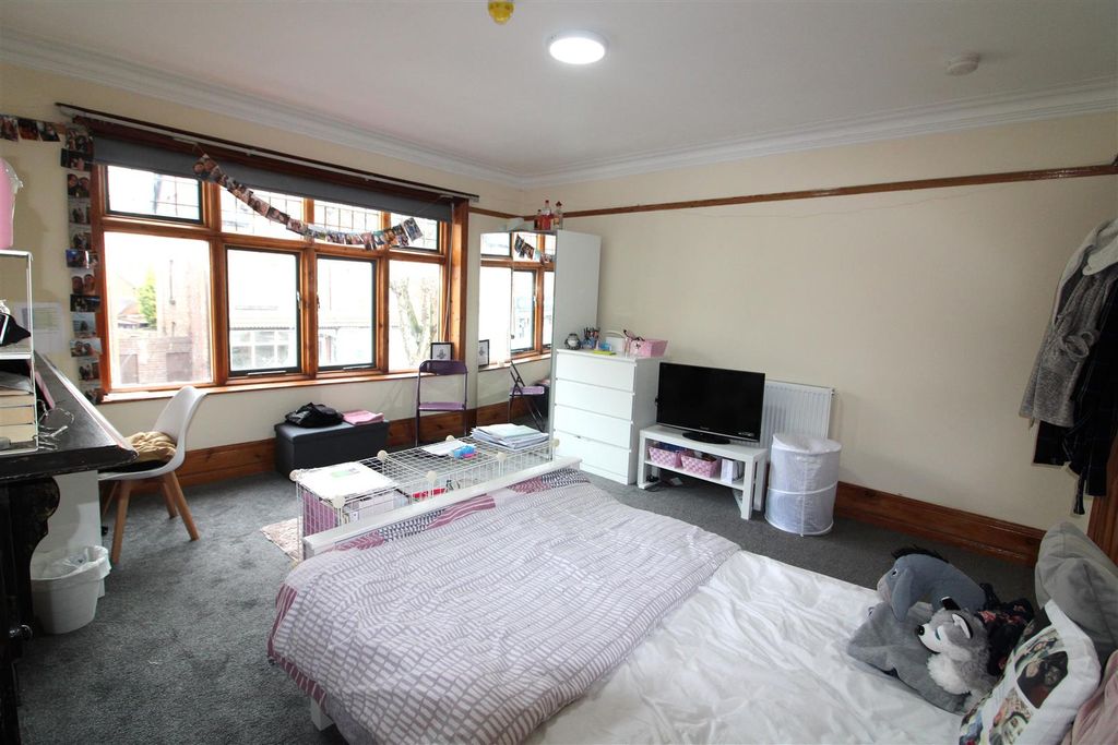 Property photo 3 of 24 Bedroom 3