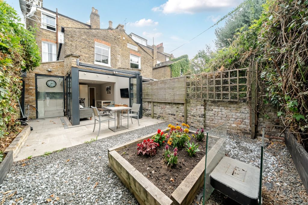 Property photo 2 of 17 Picture No. 24