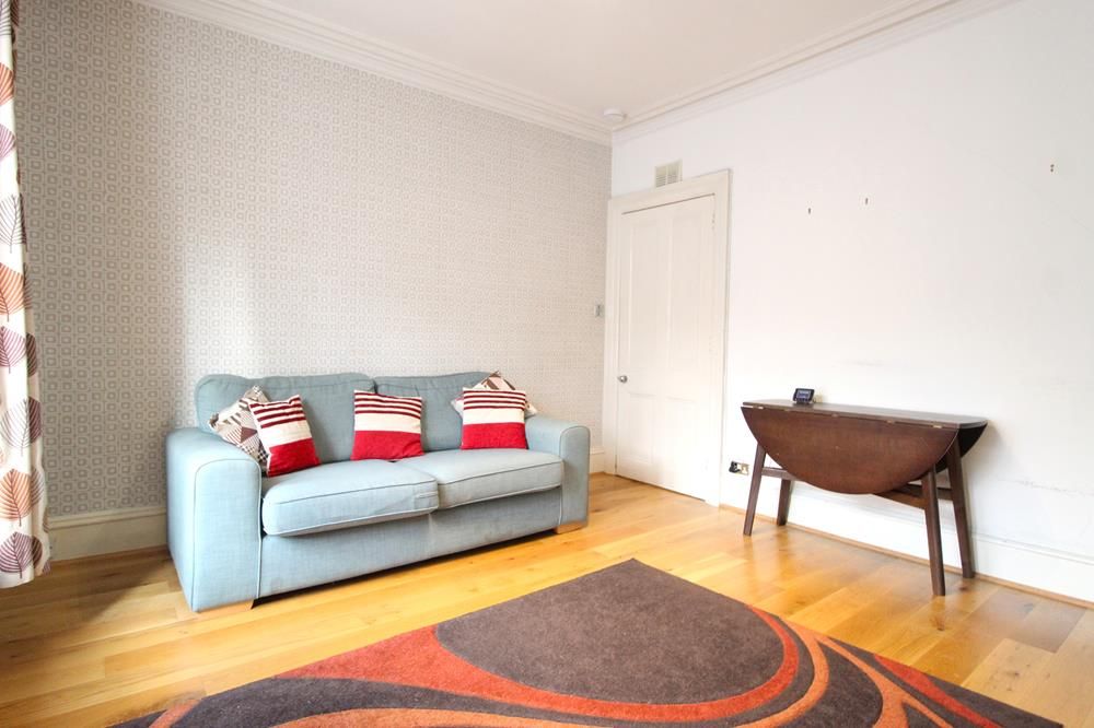 Property photo 1 of 7 Lounge