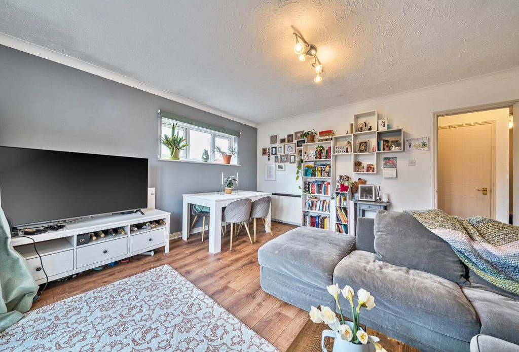 Property photo 3 of 17 1439009-11-69ce30...