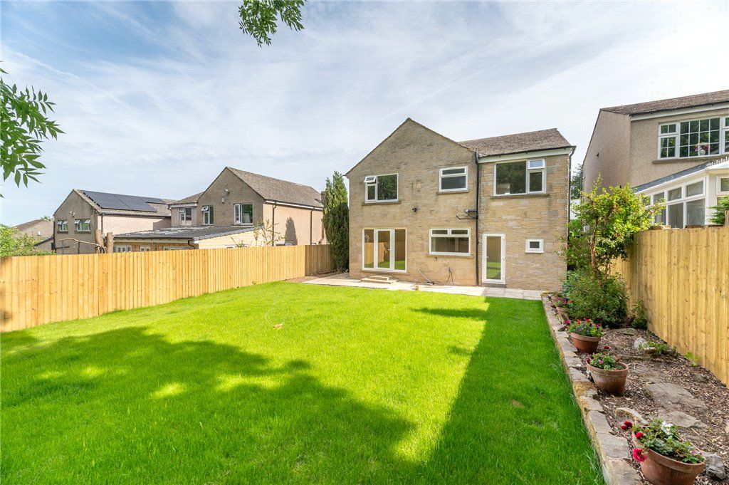 Property photo 2 of 27 Heaton Park Drive