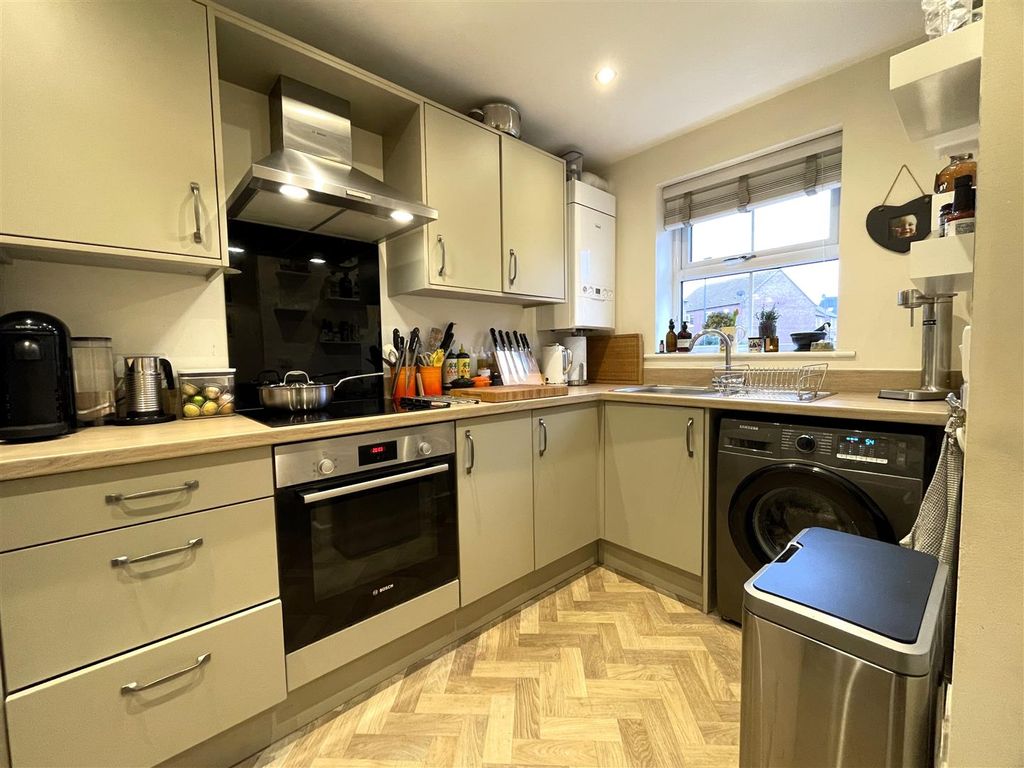 Property photo 3 of 16 Kitchen